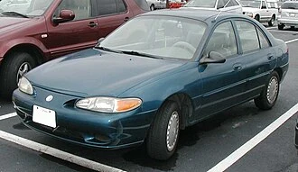 Mercury Tracer — photo illustrative